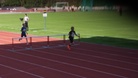Ahti Suikki menossa voittoon 200 metrin aidoissa.