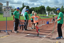 Siiri Pirinen hyppäsi T11-sarjassa pituutta.