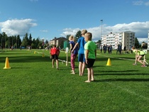 9-vuotiaiden sukkulasekaviestin joukkue valmistautuu lähtöön...