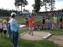 Luokittelukisoissa 15.7 Konsta Kauppinen työnsi P13-sarjassa seuraennätyksen 12,08.