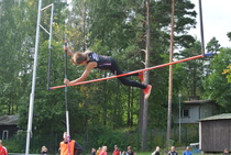 Santeri Purhosen ykköslajiksi nousi tällä kaudella seiväshyppy, jossa irtosi 14-vuotiaiden SM-kilpailuissa seitsemäs sija.