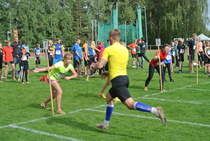 Erno Kantanen lähettää Essi Asikaisen ankkuriosuudelle.