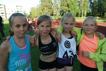 T11-viestijoukkue Peppi Ukkonen - Iitu Purhonen - Saara Himanen - Siiri Pirinen ryhmäkuvassa.