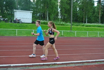 Joonas Liukkosen ja Milla Purhosen tyylinäyte samasta tahdista Silja Line -seurakisojen kävelyssä.