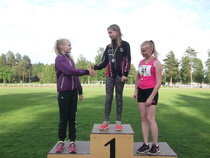 T13-keihäässä Juvalla oli tasoa, palkintopallilla voittaja Riina Laakso adjutantteinaan Ella Korhonen ja Jenna Puranen.