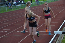 Iitu Purhonen ja Siiri Pirinen pitkän viestin vaihdossa.