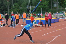 Waltteri Hämäläinen sinkoaa keihään taivaalle Vattenfall-finaalissa.