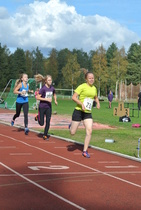 Terhi Suikki, Heidi Ahonen ja Hannali Lodi saapuivat viisiottelun viimeisen lajin maaliin siististi jonossa.