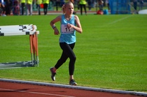 Saara Himanen rikkoi kauden aikana kolmesti T13-sarjan seuraennätyksen 1000 metrillä, tässä tulossa kolmas sija seuracupin finaalissa.