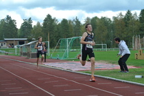 Topi Julkunen kukistaa Santeri Purhosen loppukirissä ja tekee viisiottelun P14-sarjan tämän kauden Suomen 11. parhaan tuloksen.