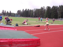 Hanna Väisänen sivusi seiväshypyssä seuraennätystä.