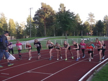 Tyttöjen tonni startissa.