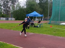 Aleksi Ehrnrooth keihäässä.