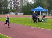 Jessica Piispa heittää keihästä.