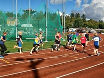 Tai sitten 16 poikaa.