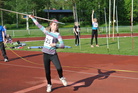 Riina Laakso ja keihäs menossa kohti heittoasentoa.