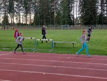 Seuracupin perinteinen päätöslaji on 1000 metrin kävely.