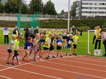 Pm-viestien vauhdikkain laji on 9-vuotiaiden 4 x 400 m, jossa tilanteet vaihtelevat nopeasti.