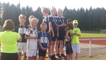 P11 viestijoukkue pronssipallilla pm-viesteissä.